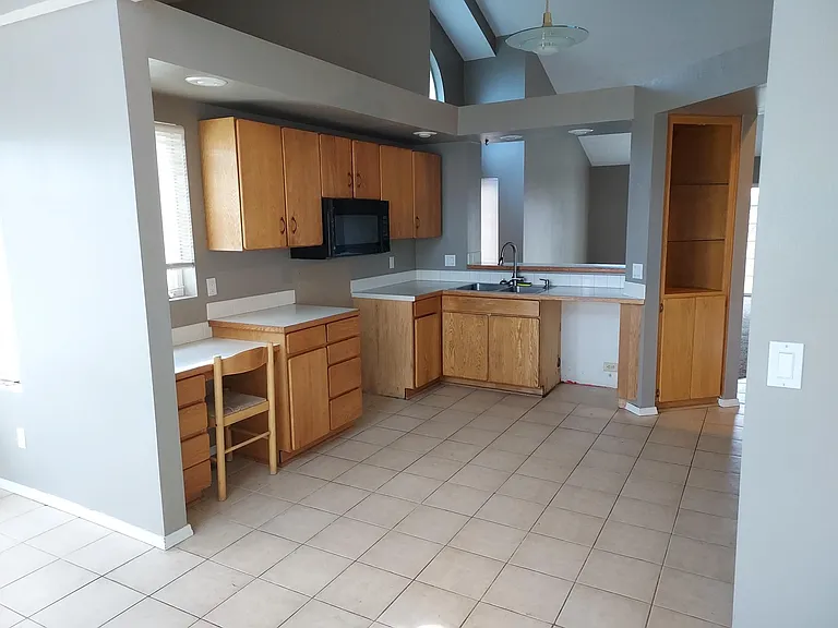 8825 N Prescott Rd — Photo 2