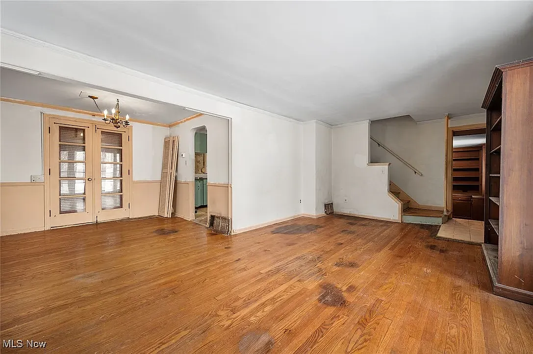 5 bed, 2300 sqft, $4,500 — Photo 2
