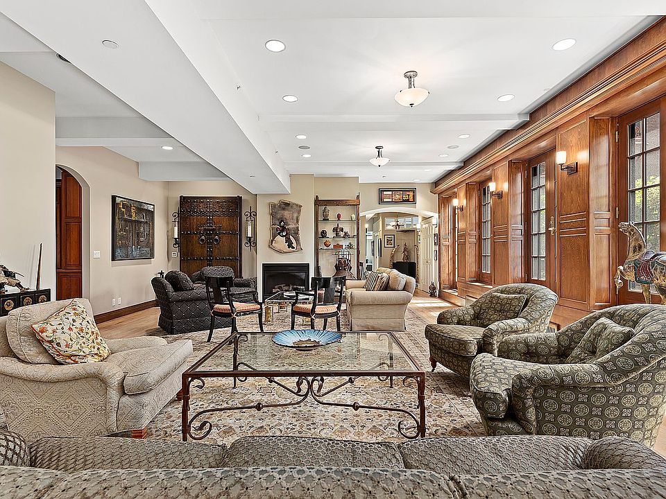 1st image of 315 W 36th St #15AB
