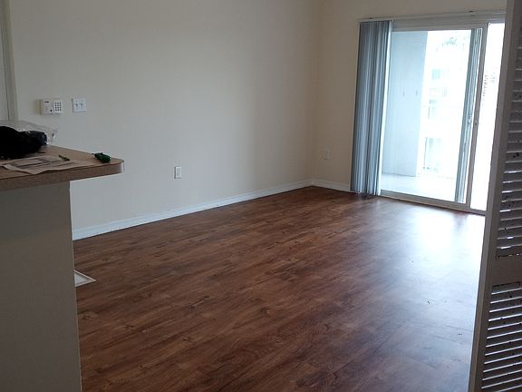 4th image of 720 SW 111th Ave APT 305