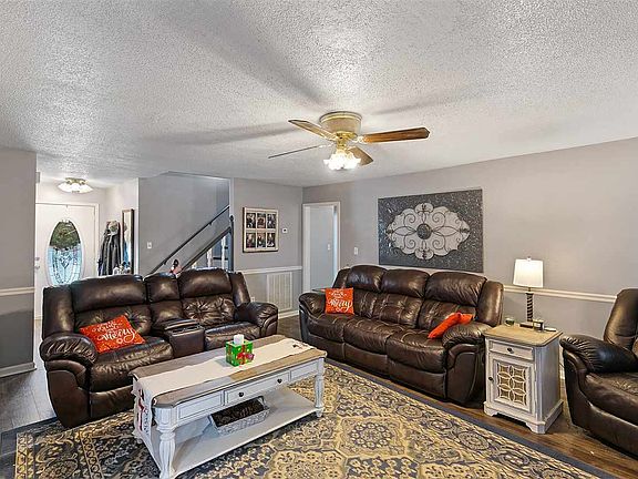 4th image of 33 Denwood Dr
