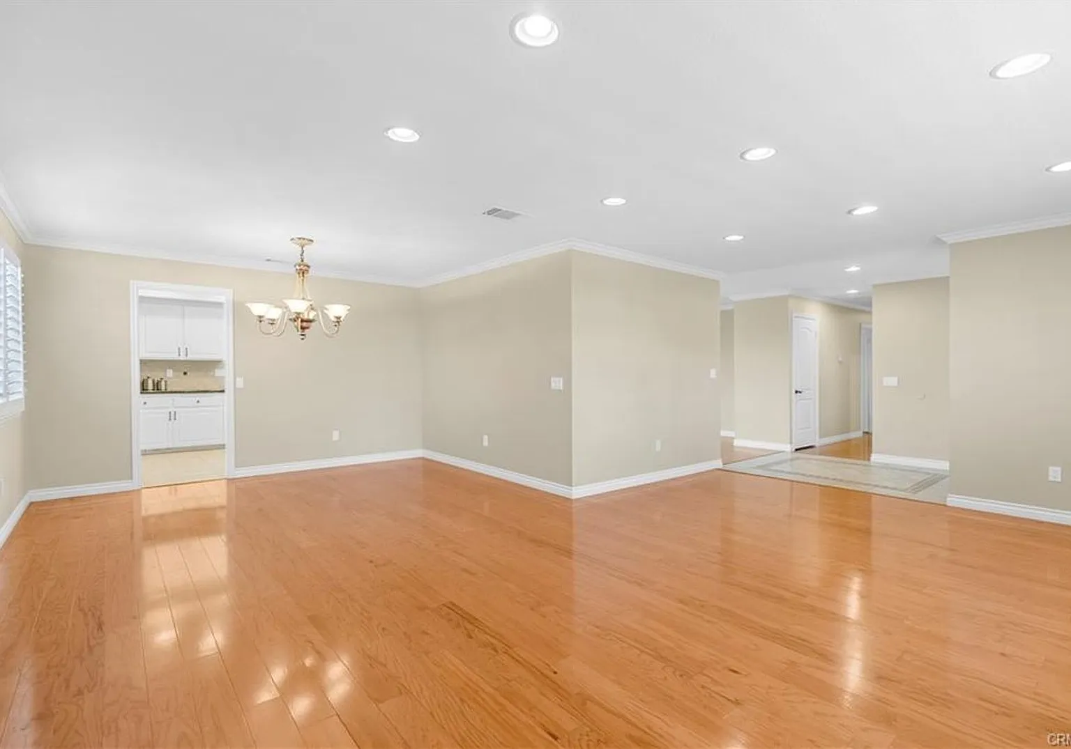 Single-Level home in Canyon Crest for rent — Photo 3