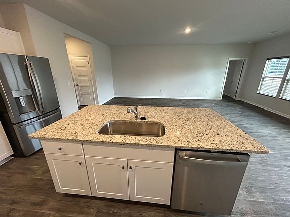 4th image of 614 Culpeo Dr