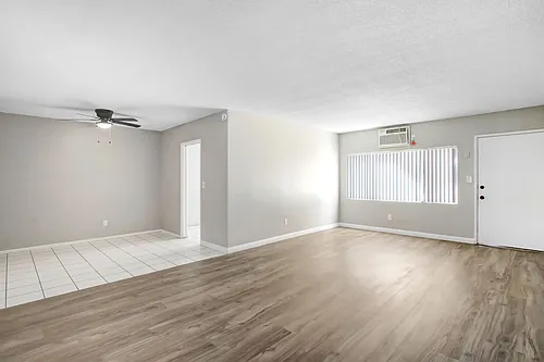 Cazador Court Apartments Photo 1