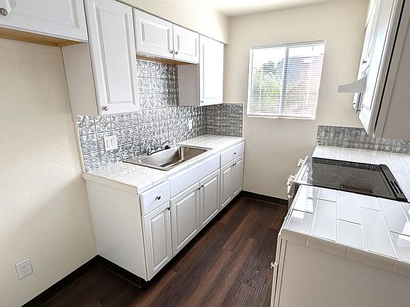 5th image of 332 N 2nd St APT F