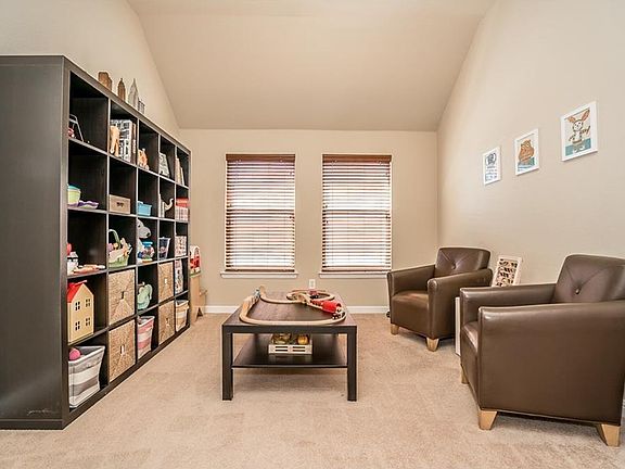 3rd image of 1405 Nightingale Dr