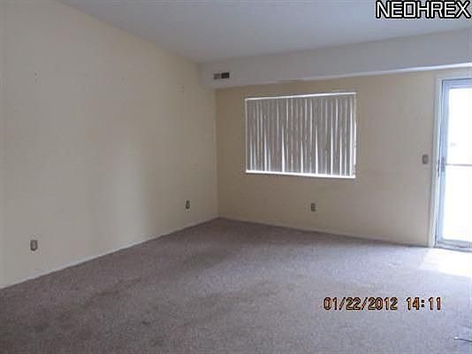 3rd image of 27083 Oakwood Cir APT 102