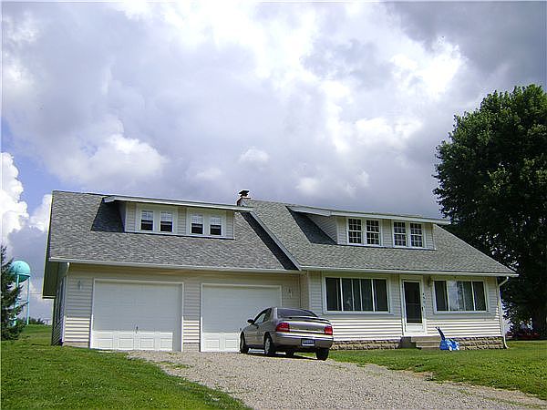 1st image of 459 Lake Shore Dr E