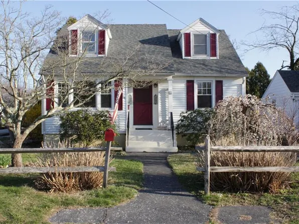 56 Greenway Road, New London, CT 06320