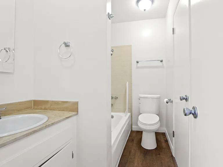 Regency Villas — Photo 9