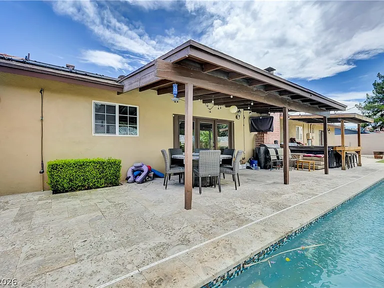 2712 W Oakey Blvd — Photo 36