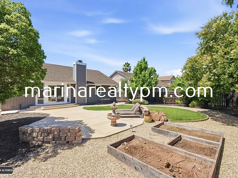 208 Buttercup Cir — Photo 52