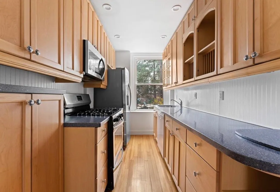 1 bed, 850 sqft, $3,600 — Photo 2