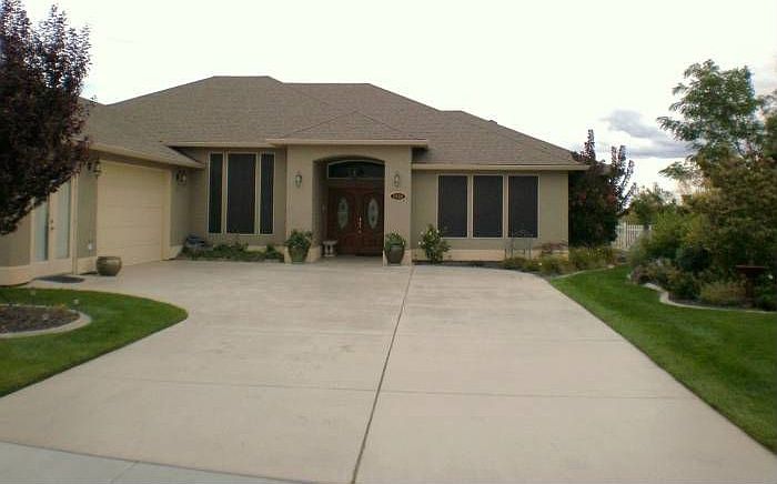 Front view of home