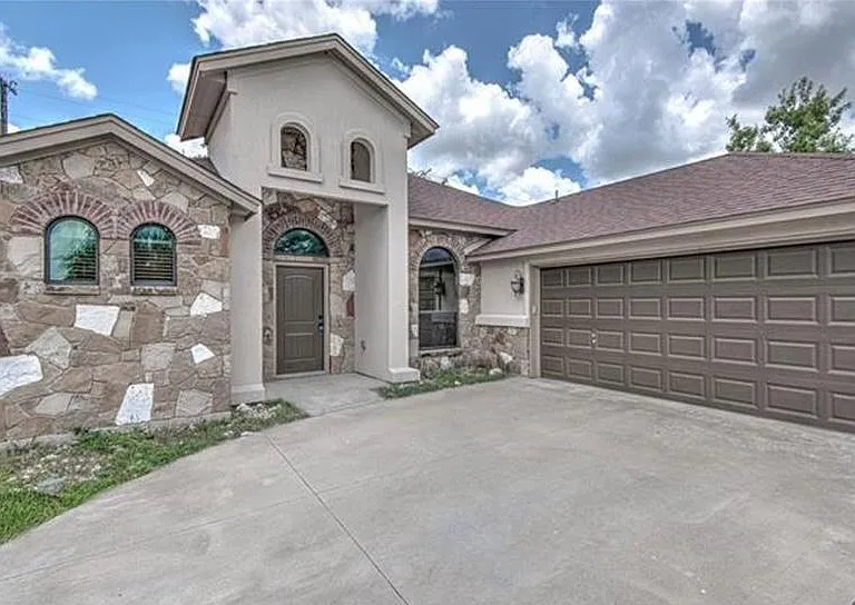 7107 Andalucia Ln — Photo 1