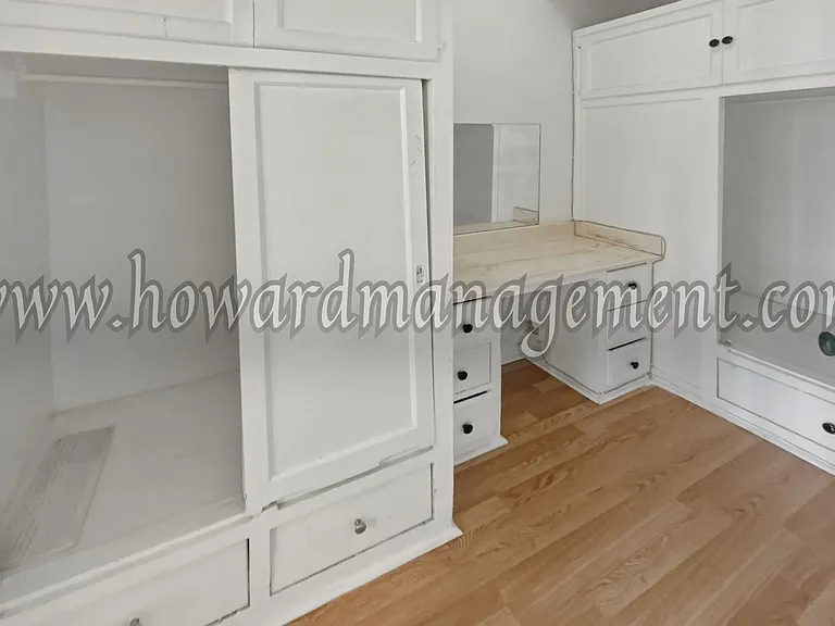 Wilshire Mediterranean Apartments — Photo 7