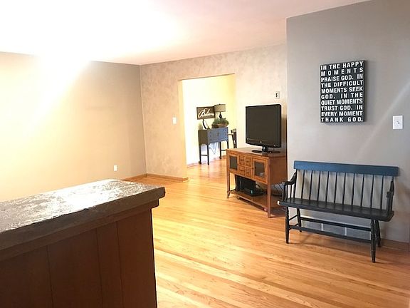 2nd image of 717 Sunrise Ln