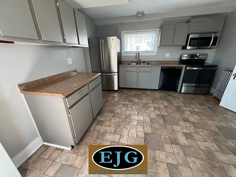 74 Ash St #1 — Photo 2