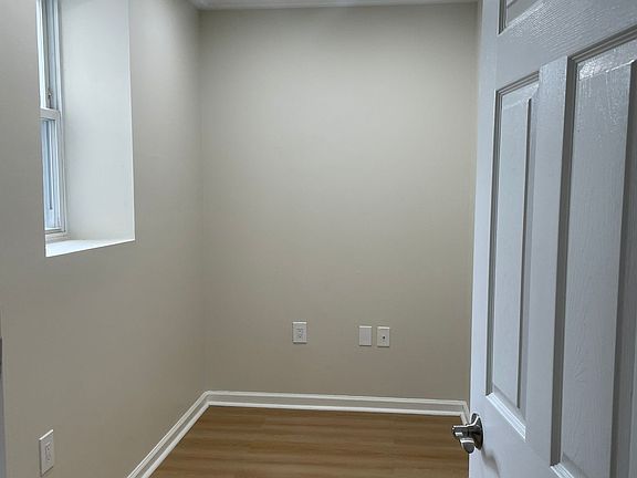 4th image of 168 N Grove St #1H