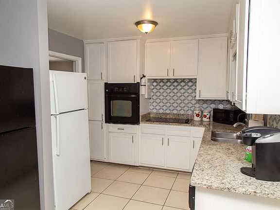 3rd image of 1681 Atherton Cir