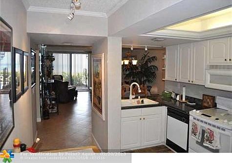 4th image of 550 NE 21st Ave APT 11