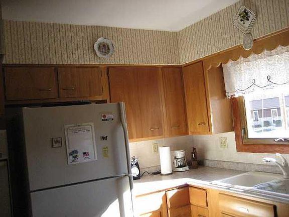 3rd image of 46 W Circle Ln