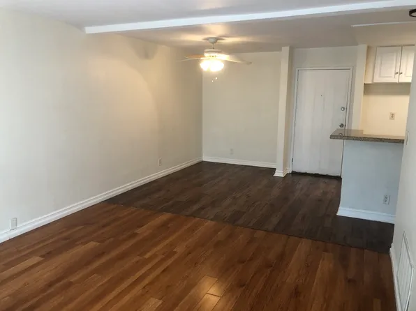 21800 Schoenborn St, Canoga Park, CA 91304