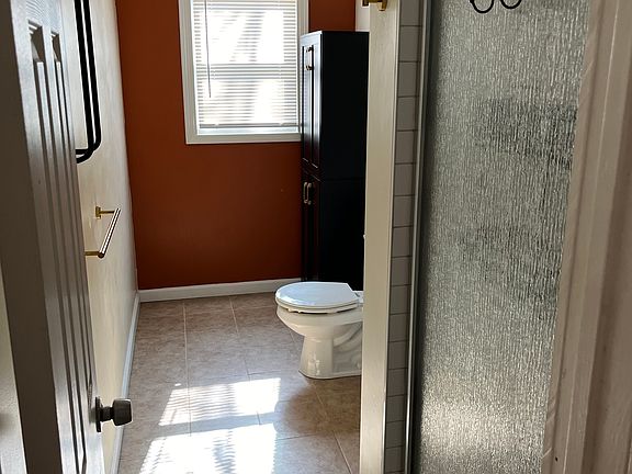 3rd image of 4943 Tracy Ave