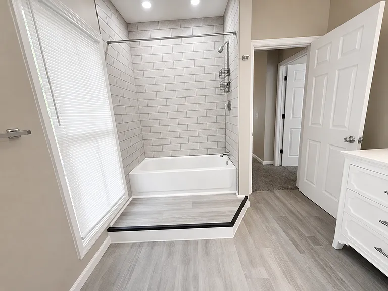 704 Axtell St — Photo 1