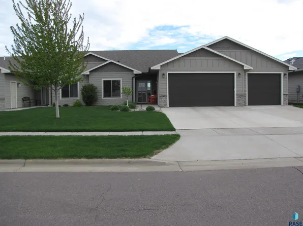 5458 S Woodsedge Trl, Sioux Falls, SD 57108