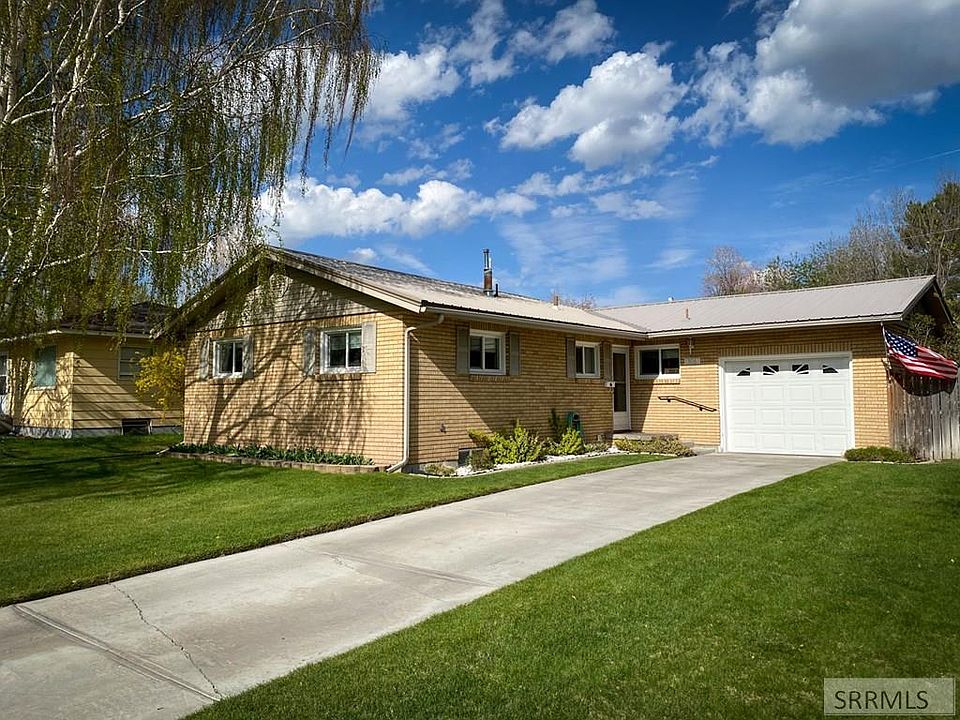 1st image of 806 Raymond Dr