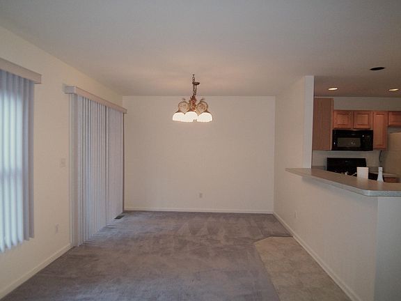 3rd image of 34 Bourne Cir