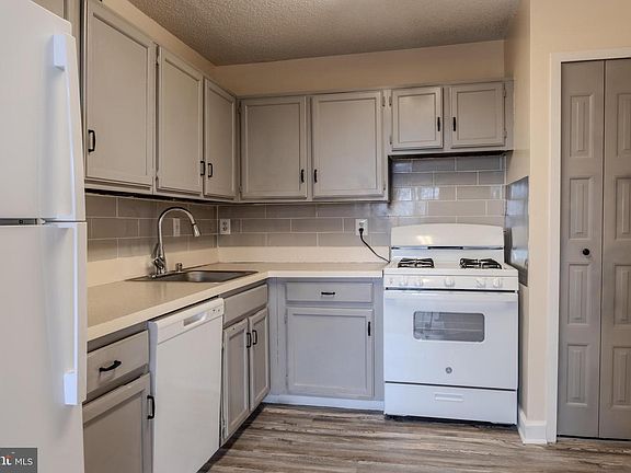 5th image of 5225 Pooks Hill Rd APT 1016N