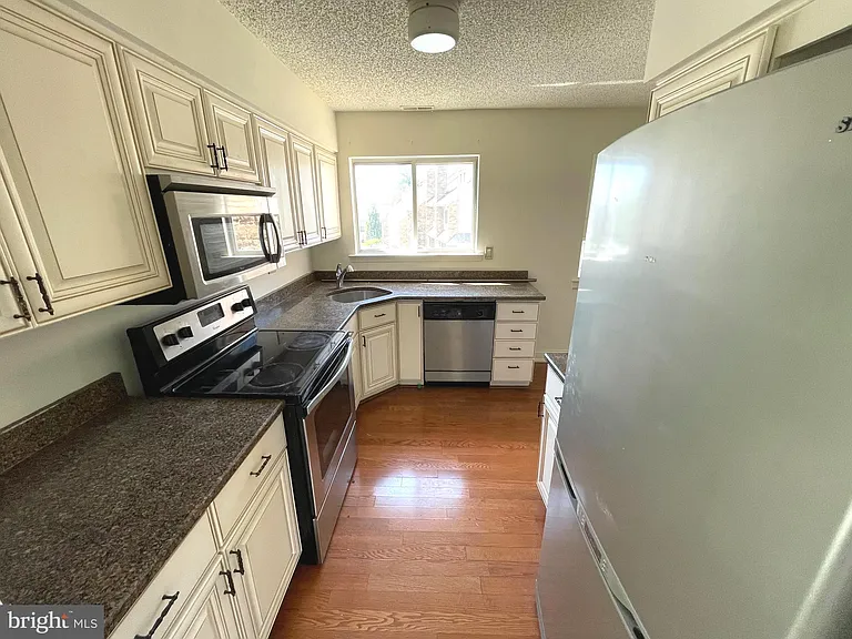245 Carriage Ct #245 — Photo 15