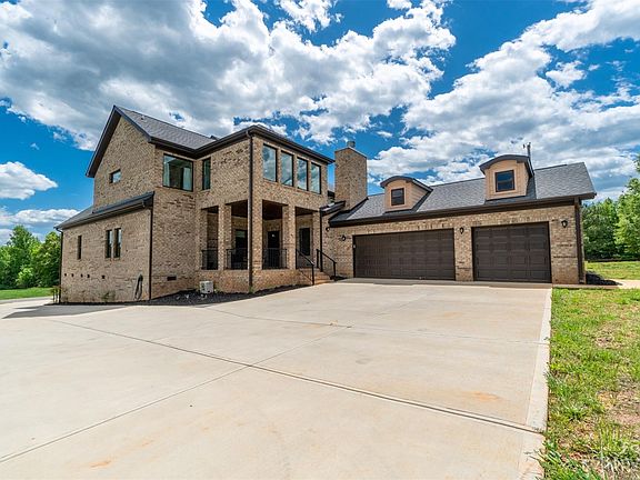 2nd image of 2906 Harrington Pl