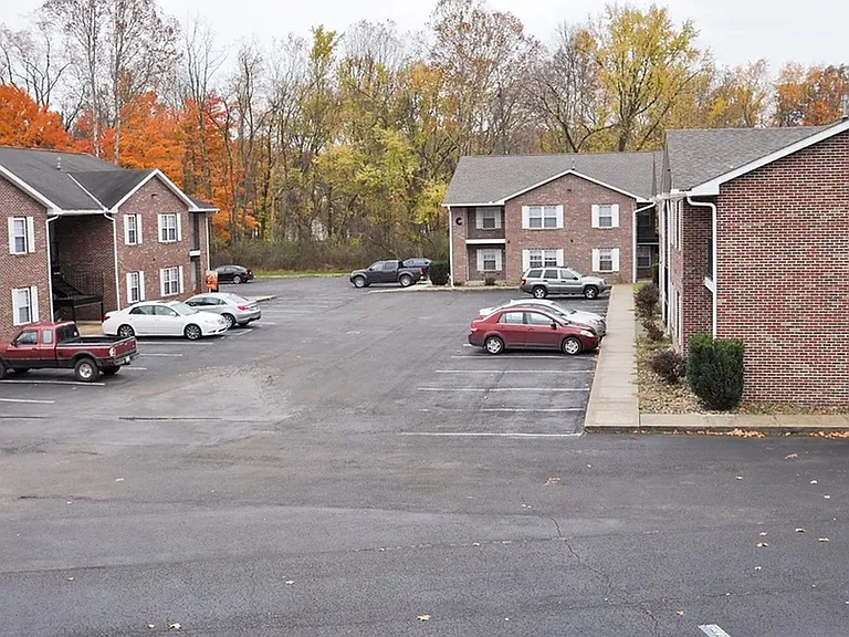 Bridgeport Landing Apartments — Photo 9
