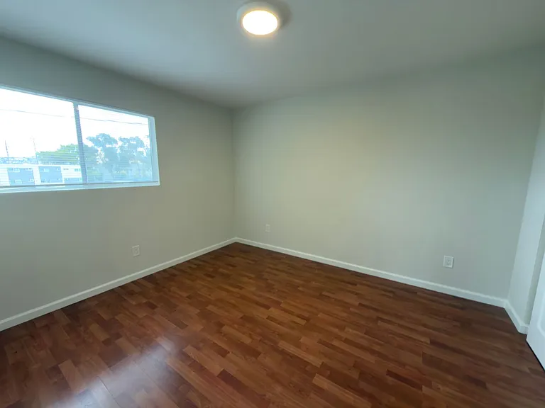 900 Alvarez Ave — Photo 21