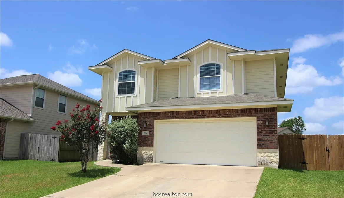 4 bed, 2.5 bath, 1657 sqft, $1,950 — Photo 1