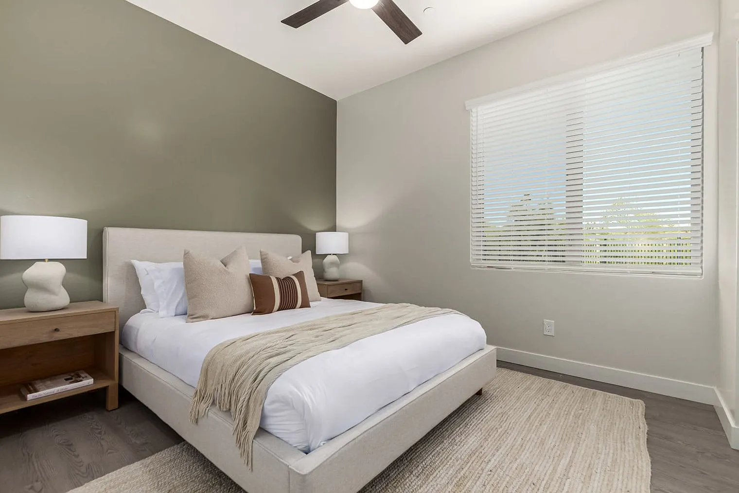2 bed, 2.0 bath, 1162 sqft, $2,843 — Photo 3