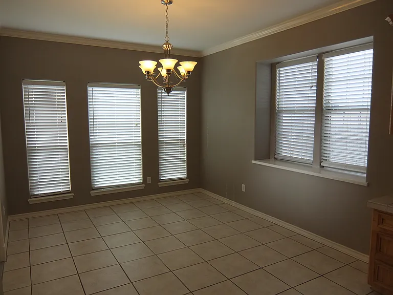 2505 Rose St — Photo 7