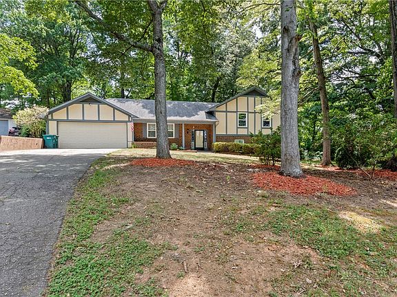 3rd image of 1106 Kelwyn Lane
