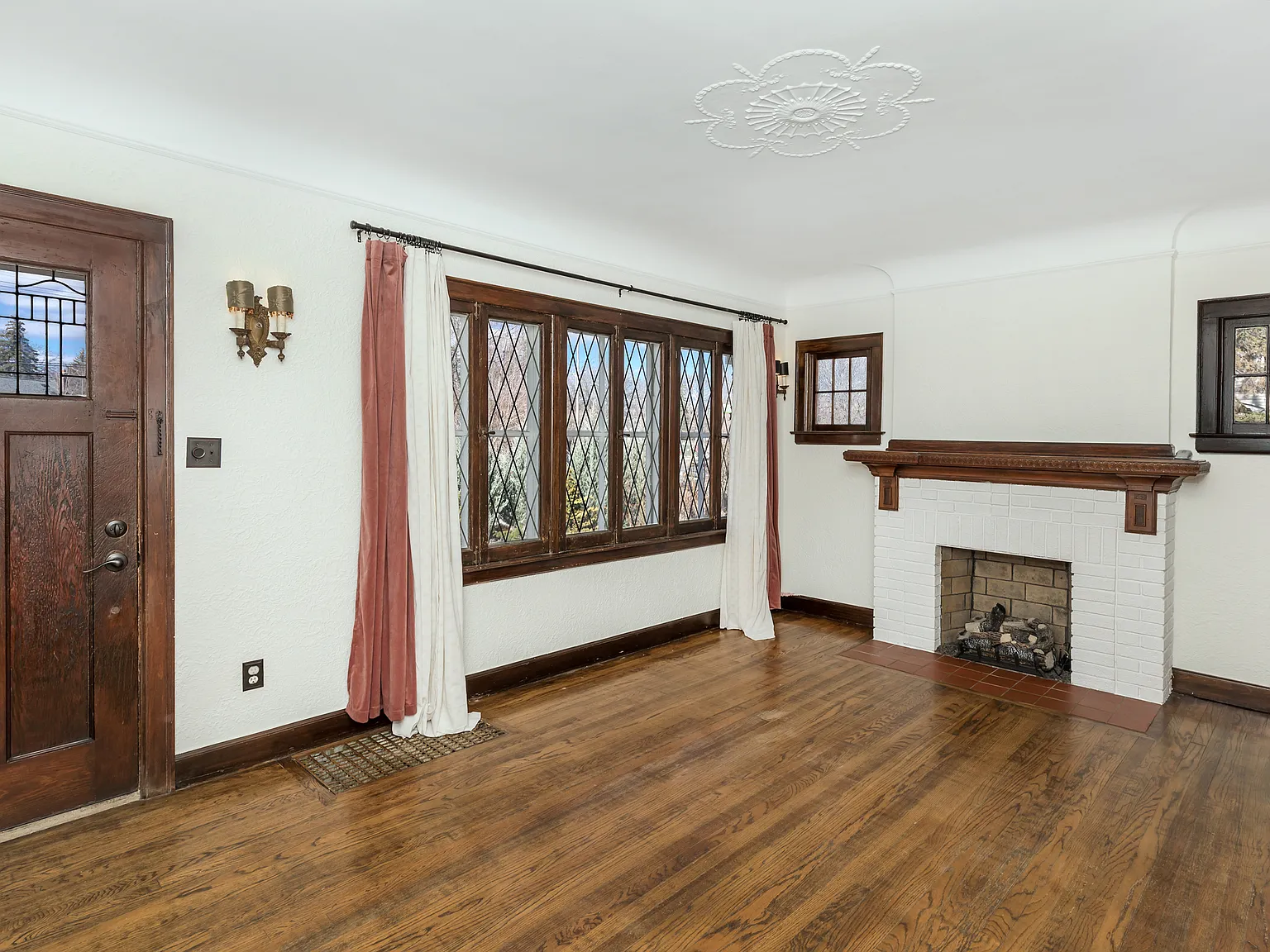 3 bed, 1220 sqft, $2,900 — Photo 4