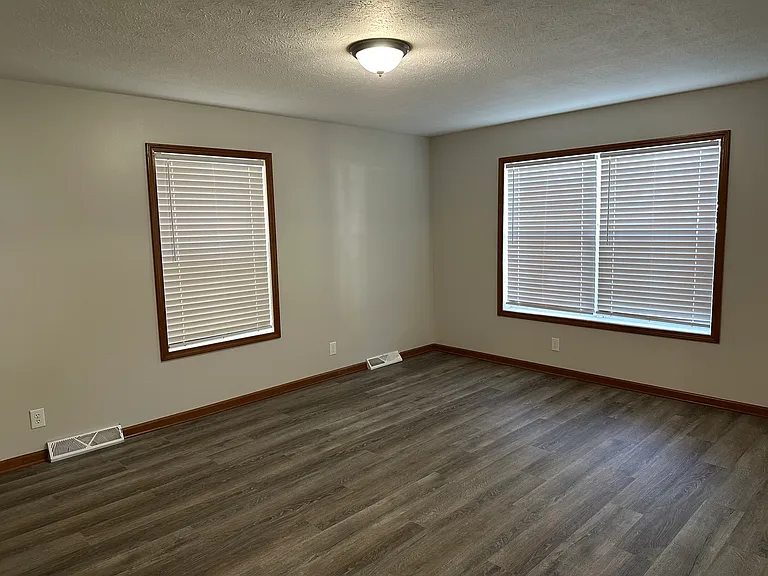 2531 N Gale St — Photo 2