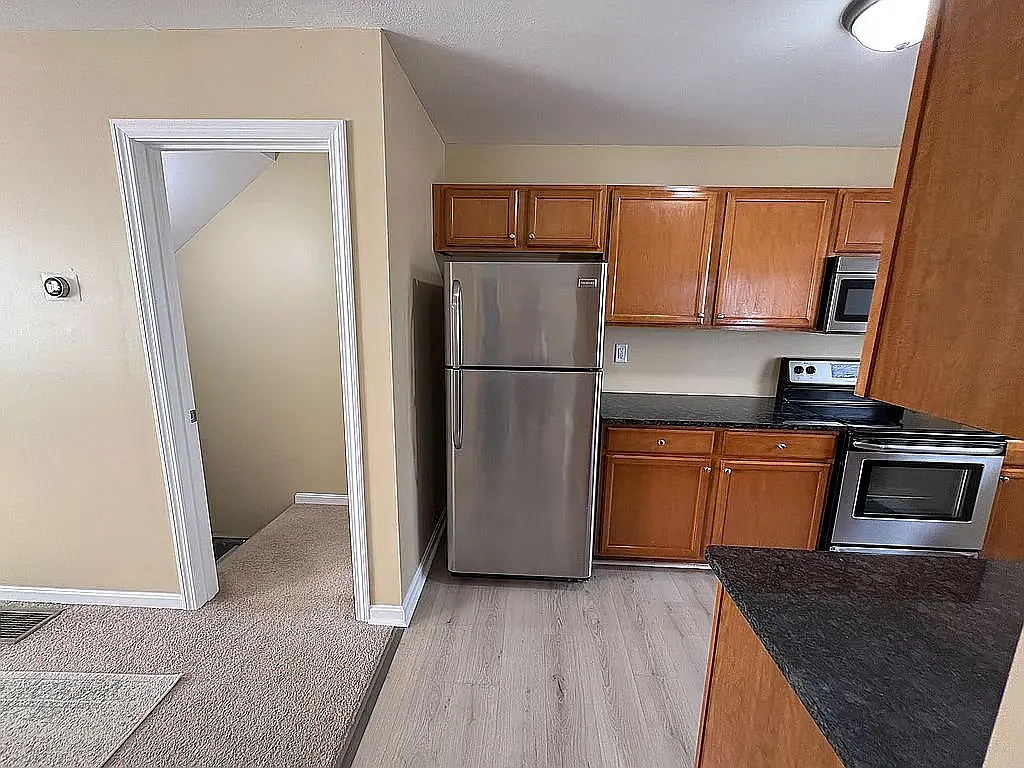 2 bed, 1.5 bath, 1240 sqft, $2,550 — Photo 3