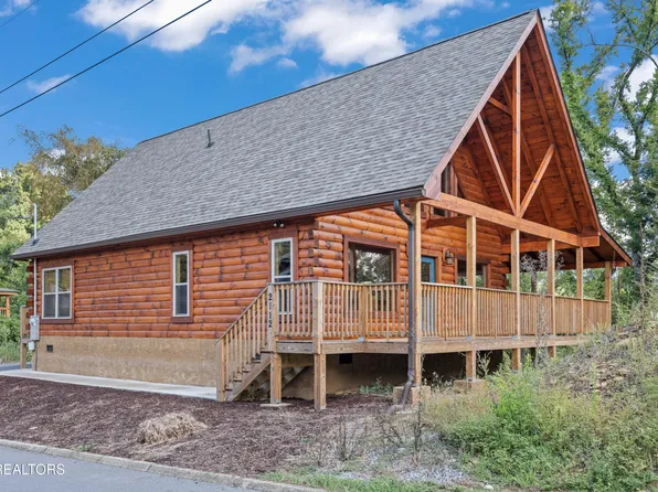 2112 Eagle Feather Dr, Sevierville, TN 37876
