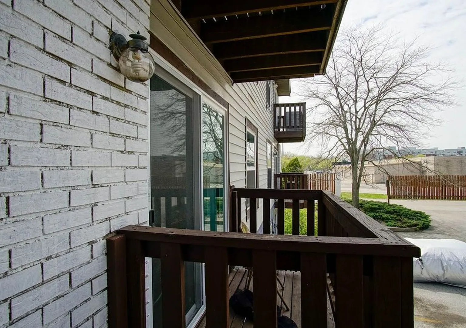 3 Bedroom Apartment Near Campus — Photo 1