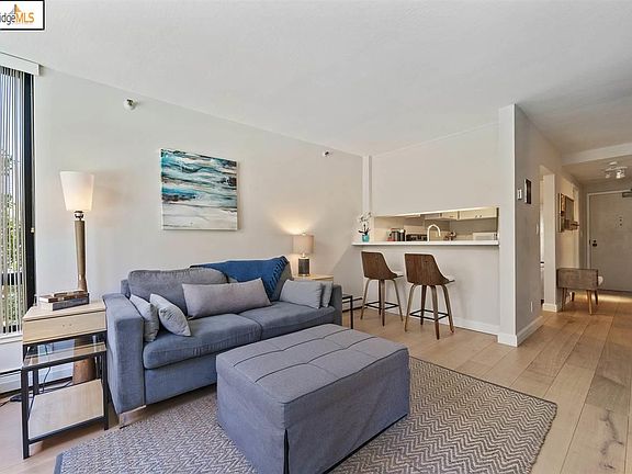 3rd image of 900 Bush St APT 310
