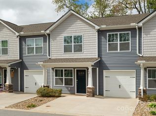 15 Virginia Commons Dr, Arden, NC 28704