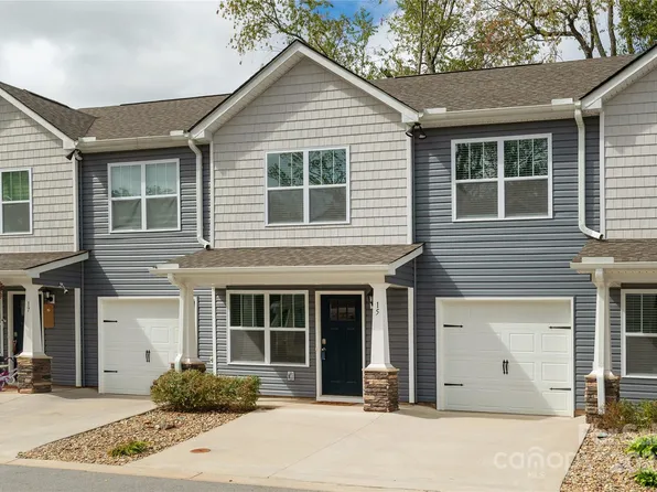 15 Virginia Commons Dr, Arden, NC 28704