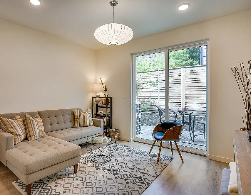 2 bed, 908 sqft, $2,200 — Photo 3